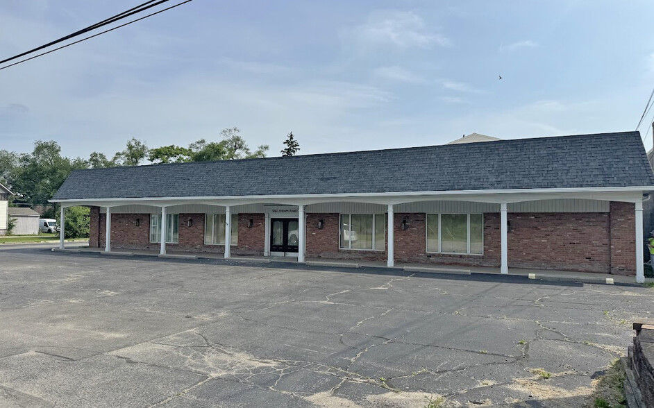 5665 Auburn Rd, Shelby Township, MI à vendre - Photo de l’immeuble – Image 2 sur 11