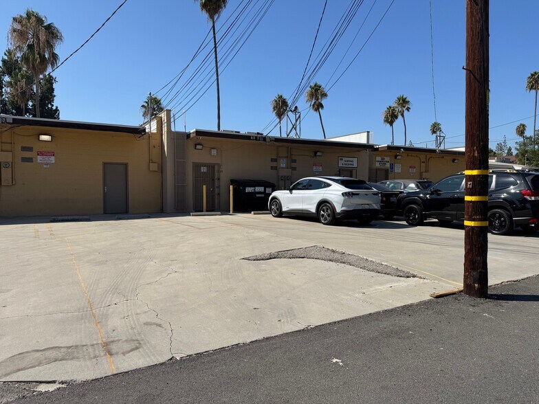 22129-22131 Sherman Way, Canoga Park, CA à louer - Photo de l’immeuble – Image 3 sur 5
