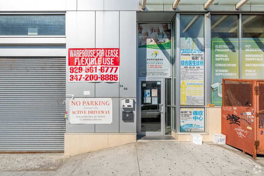 7402 Grand Ave, Elmhurst, NY à louer - Photo de l’immeuble – Image 3 sur 5