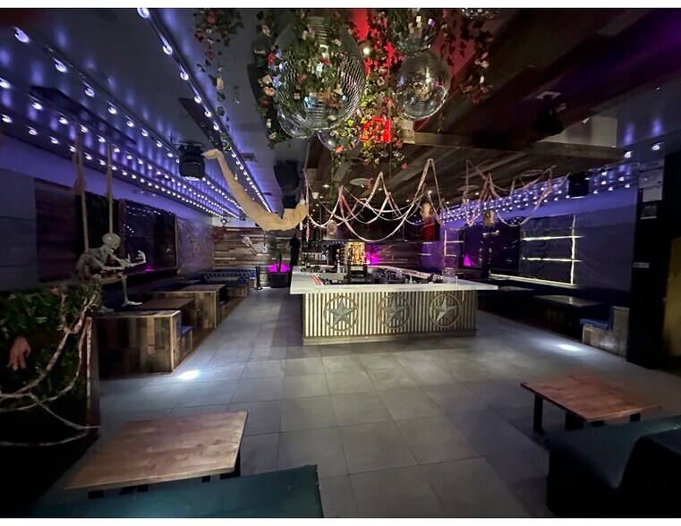 5-9 W Division St, Chicago, IL à vendre - Photo de l’immeuble – Image 2 sur 5