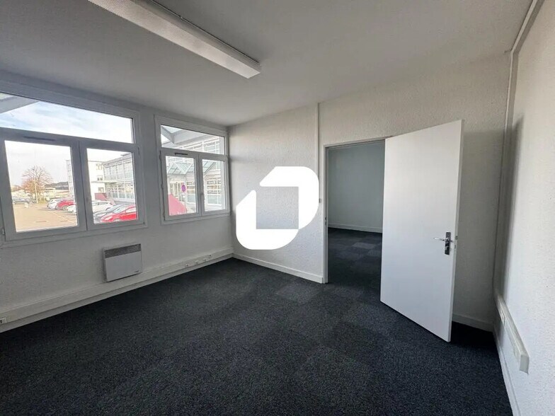 Bureau dans Entzheim à louer - Photo de l’immeuble – Image 3 sur 8