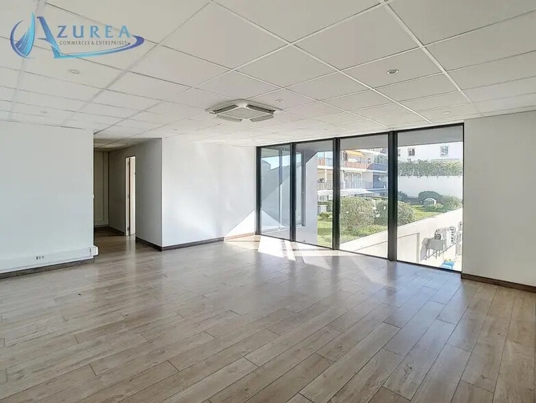 Bureau dans CANNES-LA-BOCCA à louer - Photo intérieure – Image 1 sur 5