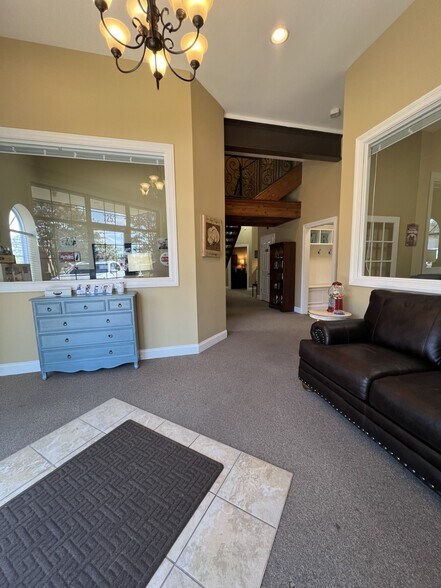 7253 Goodman Rd, Olive Branch, MS à louer - Hall d’entrée – Image 2 sur 13