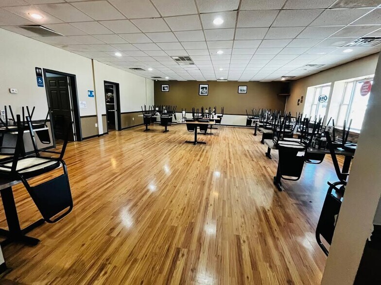 716 N Main St, Moorefield, WV à vendre - Photo intérieure – Image 2 sur 15