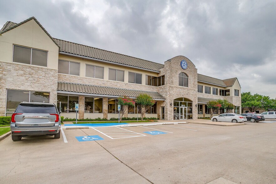 2813 S Hulen St, Fort Worth, TX à louer - Photo de l’immeuble – Image 2 sur 13
