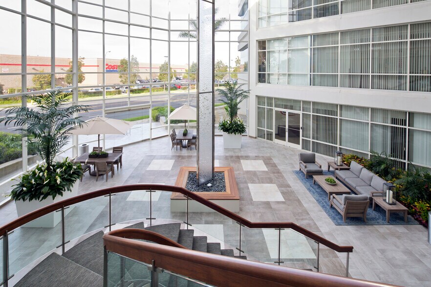 2780 skypark Dr, Torrance, CA à louer - Photo de l’immeuble – Image 2 sur 13