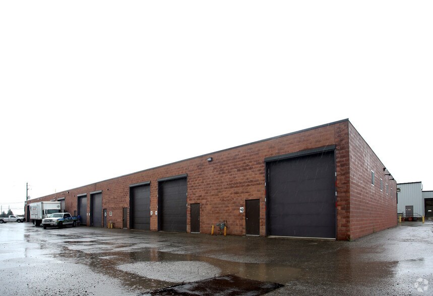 644 Colby Dr, Waterloo, ON à louer - Photo de l’immeuble – Image 3 sur 4