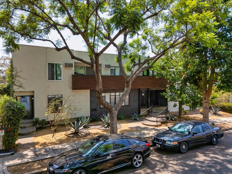 8220 Norton Ave, West Hollywood, CA à vendre - Photo de l’immeuble – Image 3 sur 46