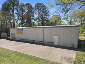 209 State Highway 75 N, Huntsville, TX à louer Photo de l’immeuble– Image 1 sur 16