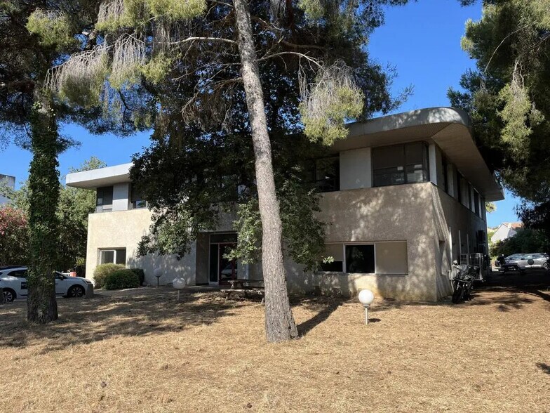 Bureau dans La Seyne-sur-Mer à louer - Photo de l’immeuble – Image 3 sur 12