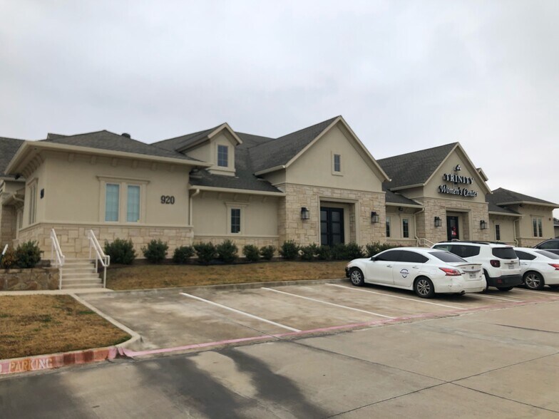 920 E Highway 67, Duncanville, TX à louer - Photo de l’immeuble – Image 3 sur 16