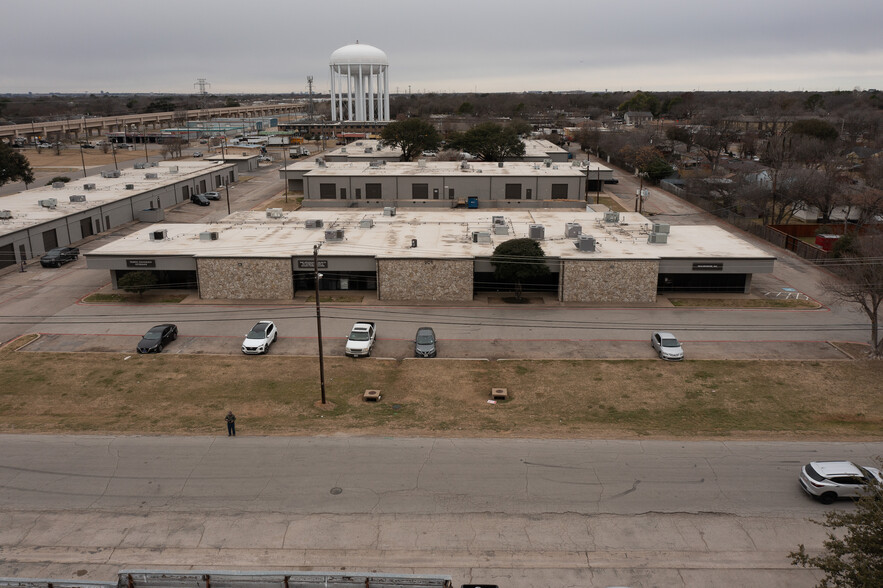 220 Story Rd N, Irving, TX à louer - Photo de l’immeuble – Image 3 sur 9