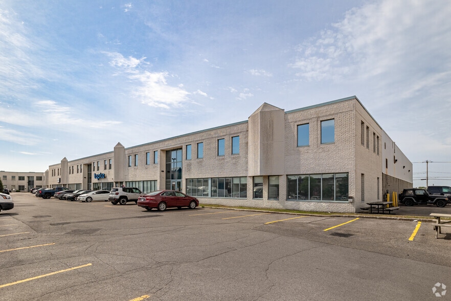 8552-8678 Boul Pie-IX, Montréal, QC à louer - Photo de l’immeuble – Image 3 sur 33