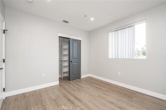 433 W Gage Ave, Los Angeles, CA à louer Photo de l’immeuble– Image 2 sur 28