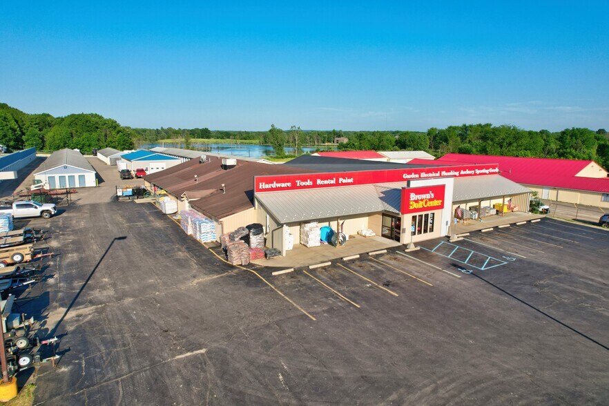 7281 S State Rd, Goodrich, MI à vendre - Photo de l’immeuble – Image 2 sur 40