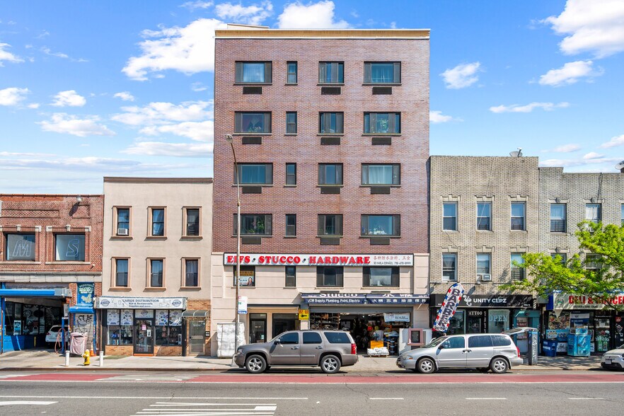 10607 Northern Blvd, Corona, NY à vendre - Photo de l’immeuble – Image 1 sur 4