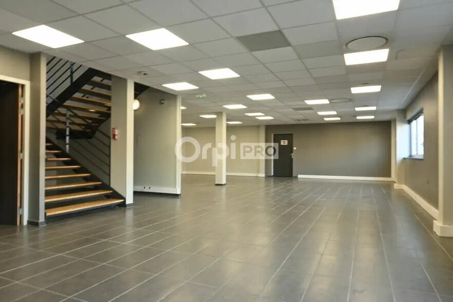 50 Rue Jean Zay, Saint-Priest à louer - Photo de l’immeuble – Image 3 sur 6