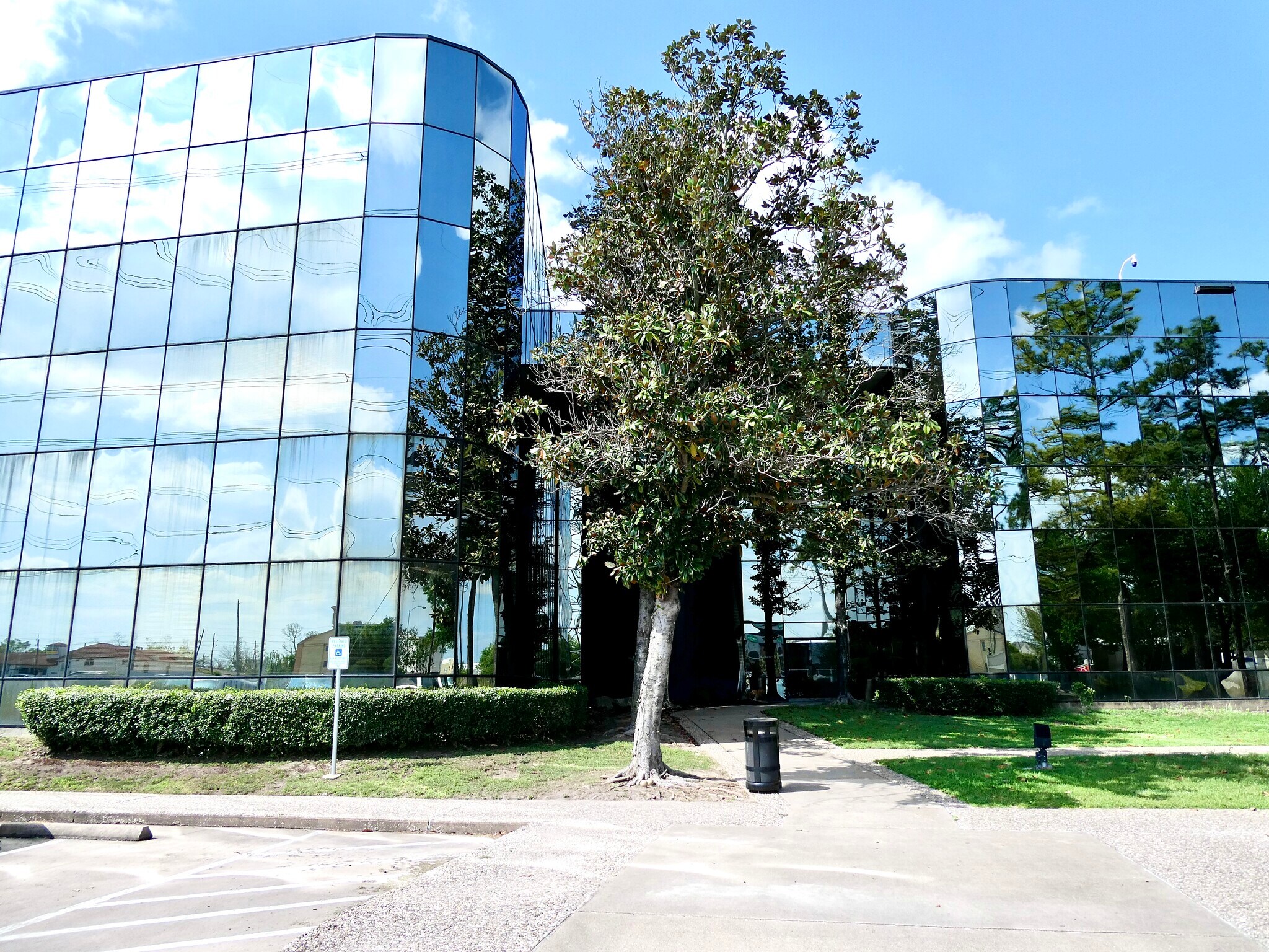 15311 Vantage Pky W, Houston, TX à louer Photo de l’immeuble– Image 1 sur 11