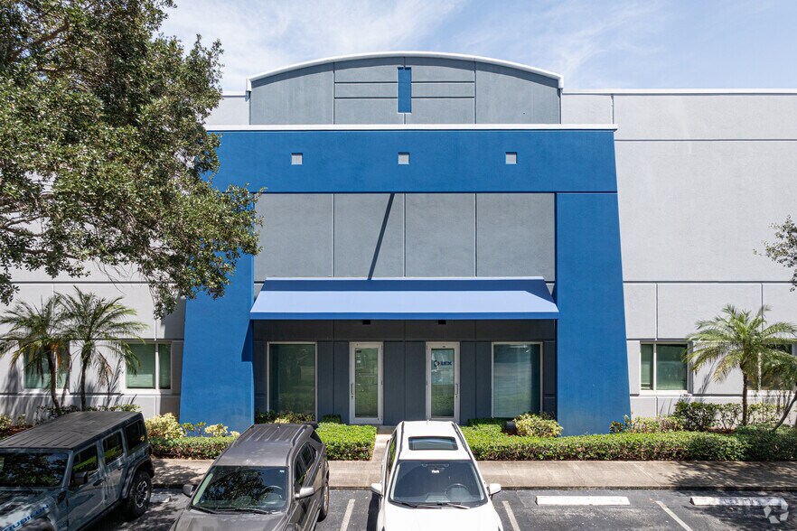15751 SW 41st St, Davie, FL à louer - Photo de l’immeuble – Image 2 sur 4
