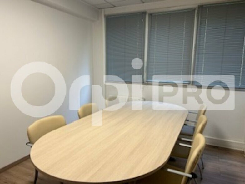 Bureau dans Lissieu à vendre - Photo intérieure – Image 3 sur 9
