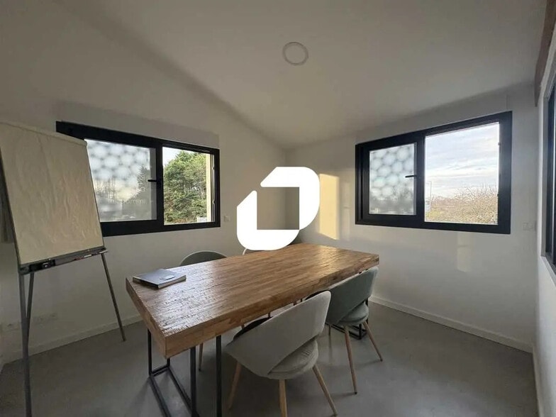 Bureau dans Beychac-et-Caillau à louer - Photo de l’immeuble – Image 3 sur 6