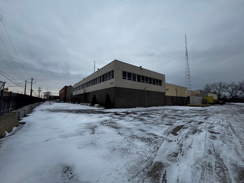 15135 Hamilton Ave, Highland Park, MI à louer - Photo de l’immeuble – Image 2 sur 8