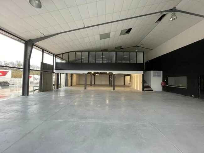 Plus de détails pour Bureau, Local d'activités à louer