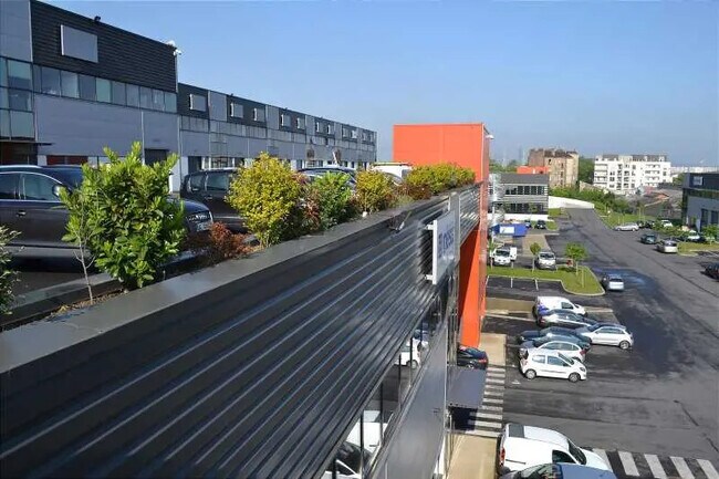 Plus de détails pour 3 Route De La Révolte, Saint-Denis - Bureau, Local d'activités à louer
