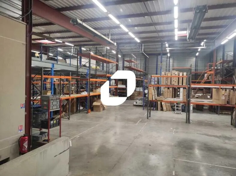 Local d'activités dans Morangis à vendre - Photo de l’immeuble – Image 1 sur 12