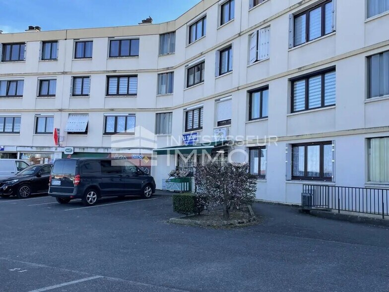 Local commercial dans Saint-Fargeau-Ponthierry à vendre - Photo de l’immeuble – Image 3 sur 3