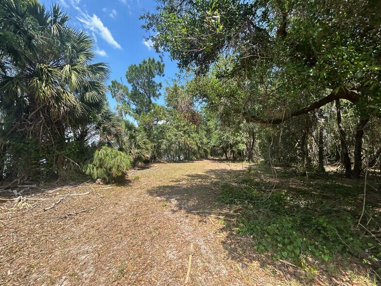 28301 Shirley Shores Road, Tavares, FL à vendre - Photo de l’immeuble – Image 3 sur 7