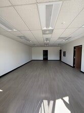 8841-8863 Canoga Ave, Canoga Park, CA à louer Photo intérieure– Image 1 sur 6