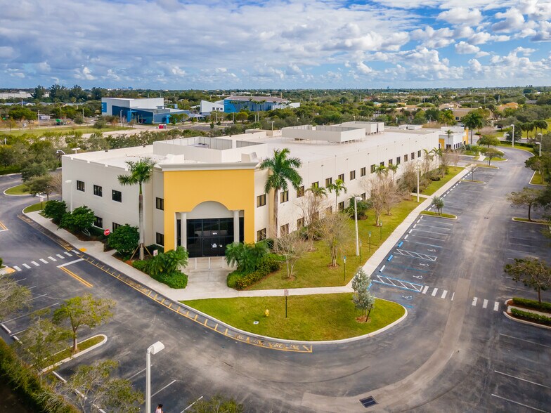5870 N Hiatus Rd, Tamarac, FL à louer - Vidéo sur l’annonce professionnelle – Image 2 sur 5
