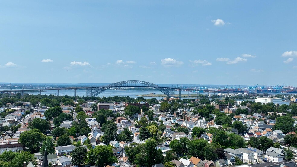 827 Post Ave, Staten Island, NY à vendre - Photo de l’immeuble – Image 3 sur 9