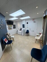 747 Ponce de Leon Blvd, Coral Gables, FL à louer Photo intérieure– Image 2 sur 11