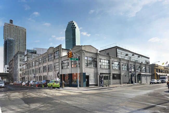 Plus de détails pour 43-01 21st St, Long Island City, NY - Bureau, Local commercial à louer