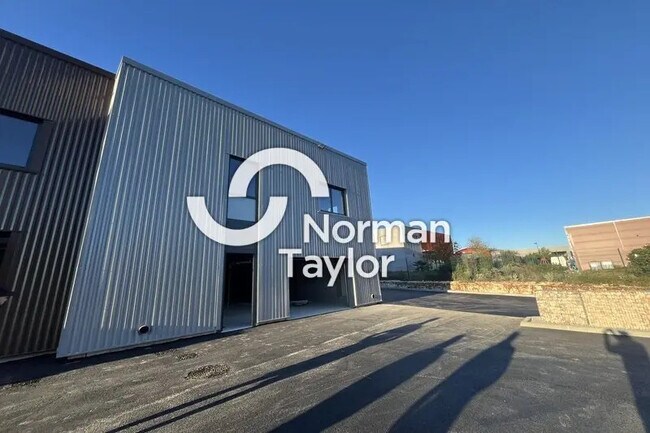 Plus de détails pour Local d’activités à vendre