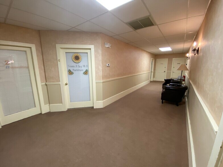 44 Main St, Clinton, NJ à louer - Photo de l’immeuble – Image 2 sur 19