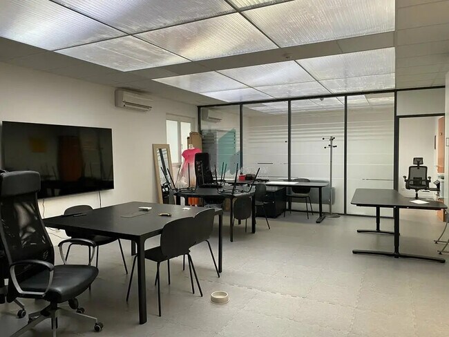 Plus de détails pour Local d’activités à vendre