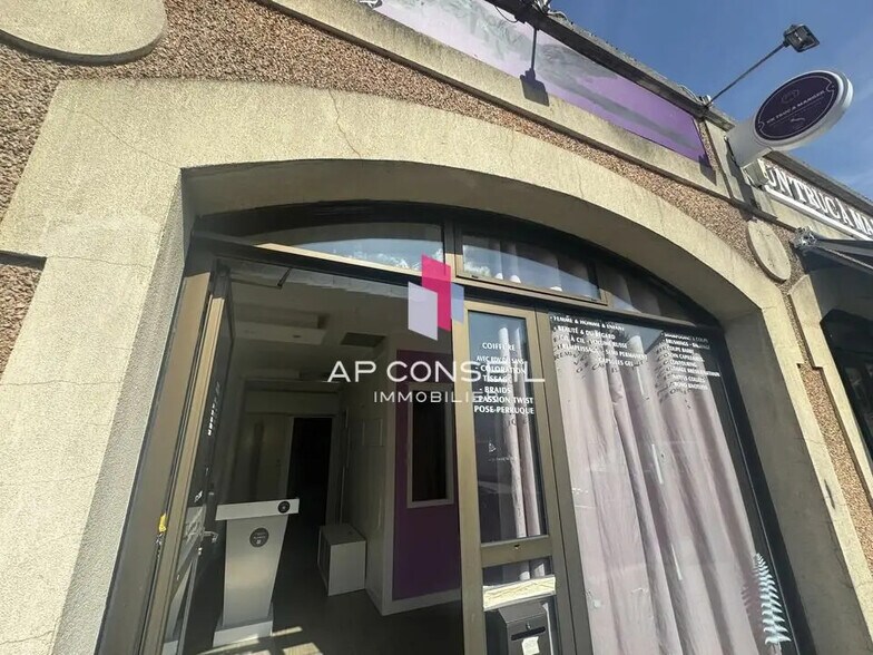 Local commercial dans Le Chesnay-Rocquencourt à louer - Photo de l’immeuble – Image 3 sur 4