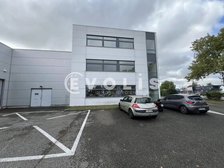 81-83 Rue Elisée Reclus, Décines-Charpieu à louer - Photo de l’immeuble – Image 2 sur 19