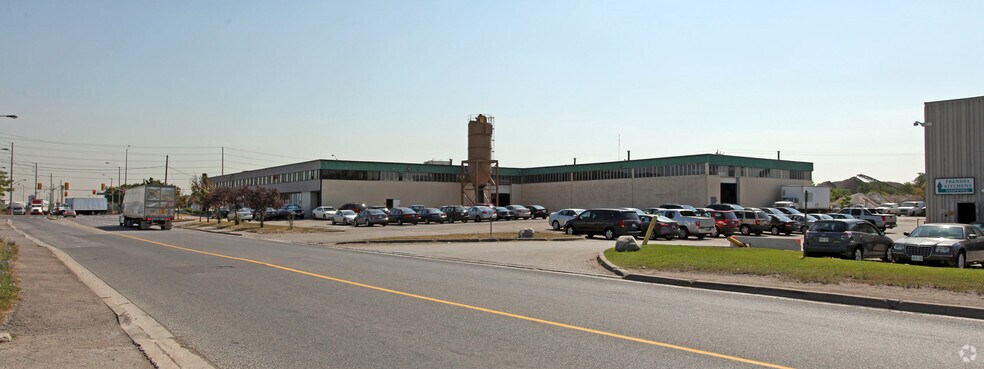 5850 Dixie Rd, Mississauga, ON à louer - Photo de l’immeuble – Image 2 sur 3
