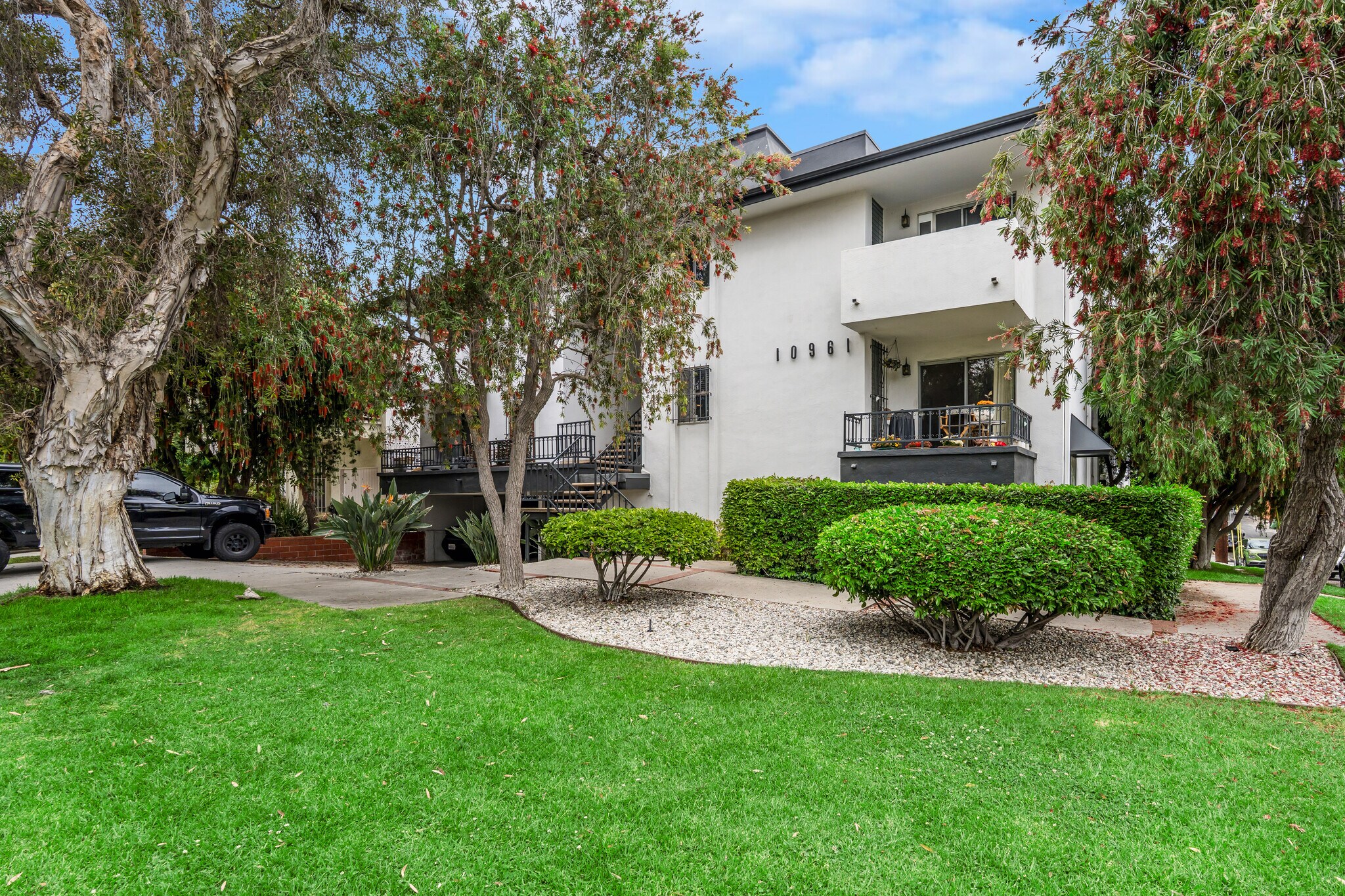 10961 ROSE Ave, Los Angeles, CA à vendre Photo de l’immeuble– Image 1 sur 22