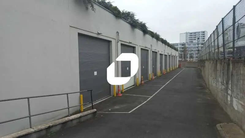 Industriel/Logistique dans Saint-Denis à louer - Photo de l’immeuble – Image 3 sur 3