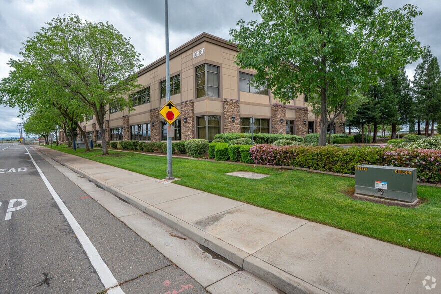 10630 Mather Blvd, Mather, CA à louer - Photo de l’immeuble – Image 2 sur 10