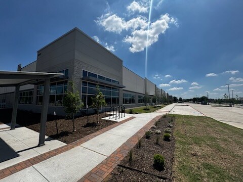 10624 Clarence Dr, Frisco, TX à vendre - Photo de l’immeuble – Image 2 sur 17