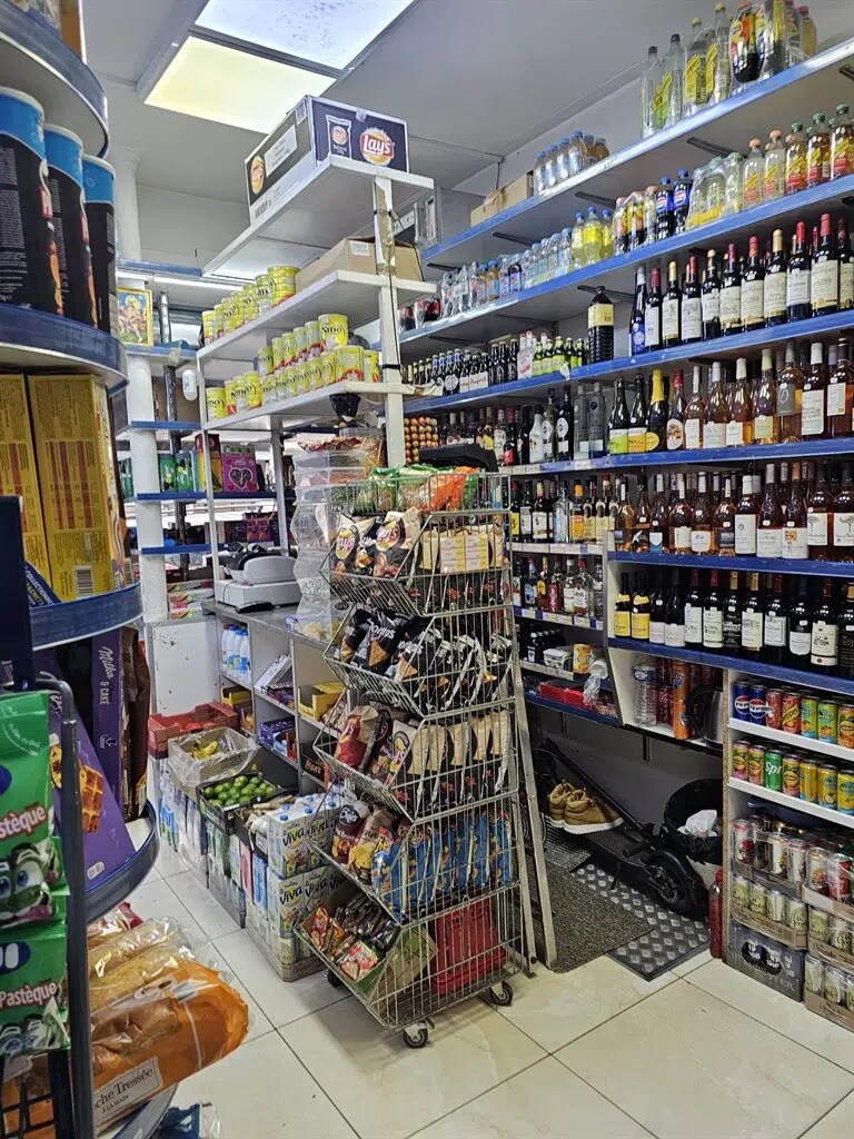 Local commercial dans Paris à vendre Photo de l’immeuble– Image 1 sur 3