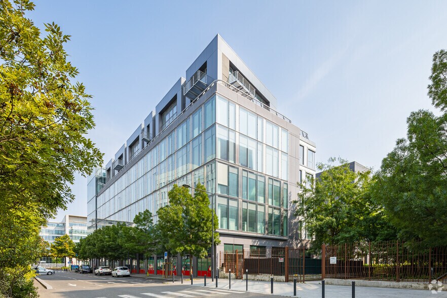 Local commercial dans Saint-Denis à louer - Photo principale – Image 1 sur 4