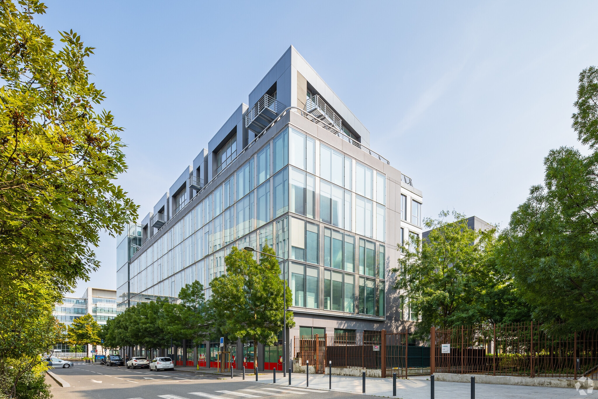 Local commercial dans Saint-Denis à louer Photo principale– Image 1 sur 5