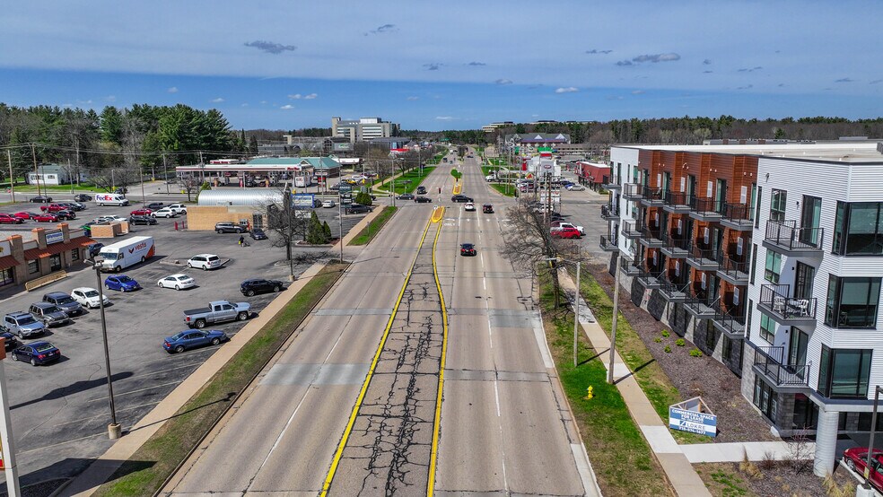 209 Division St, Stevens Point, WI à louer - Photo de l’immeuble – Image 3 sur 42